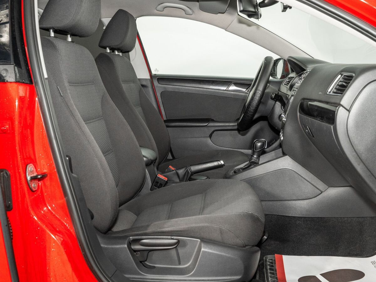 Volkswagen Jetta 2012 - фото автомобиля