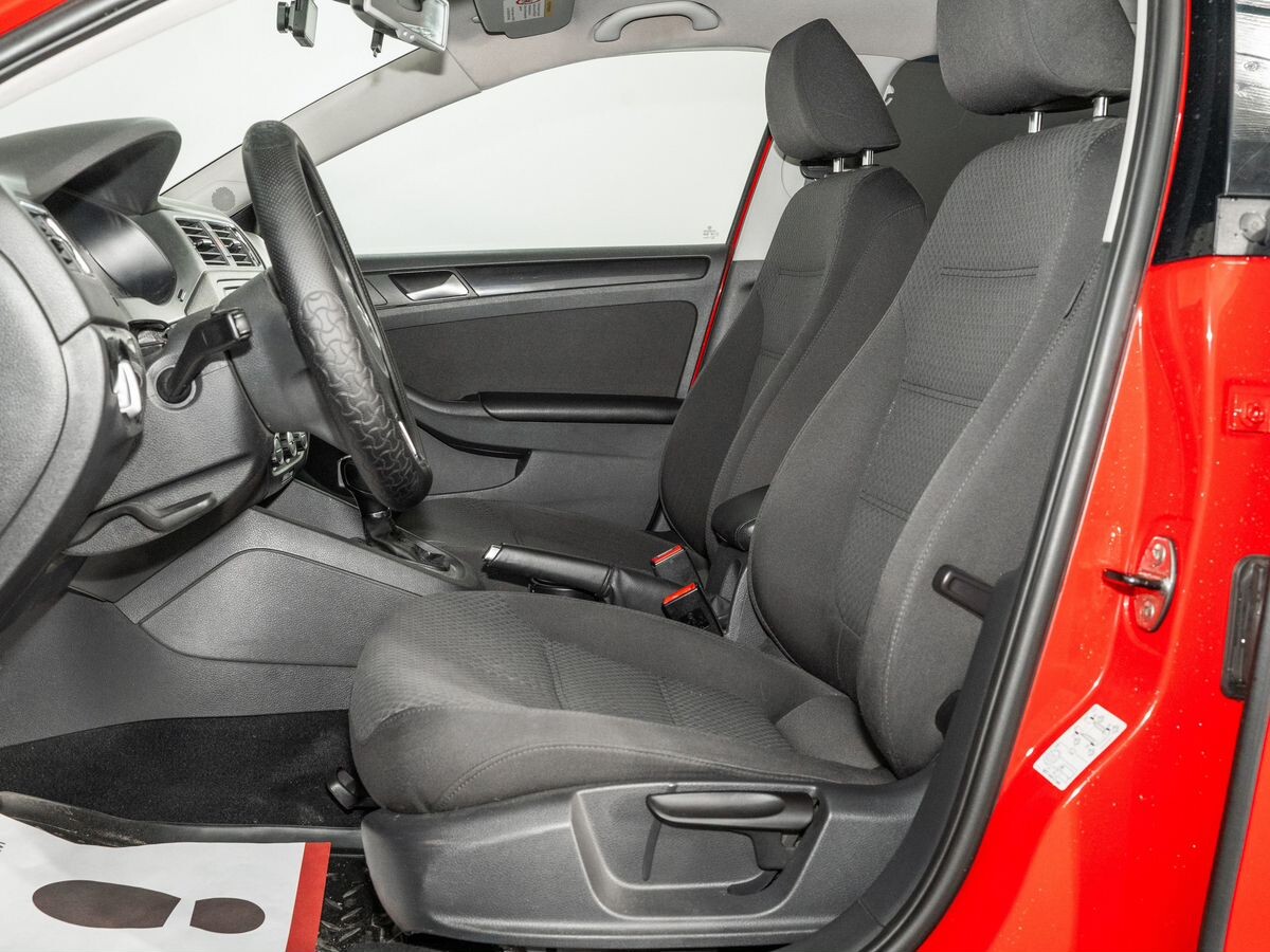 Volkswagen Jetta 2012 - фото автомобиля