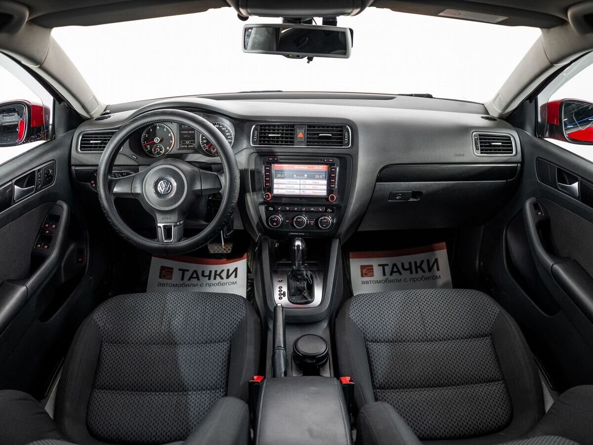 Volkswagen Jetta 2012 - фото автомобиля