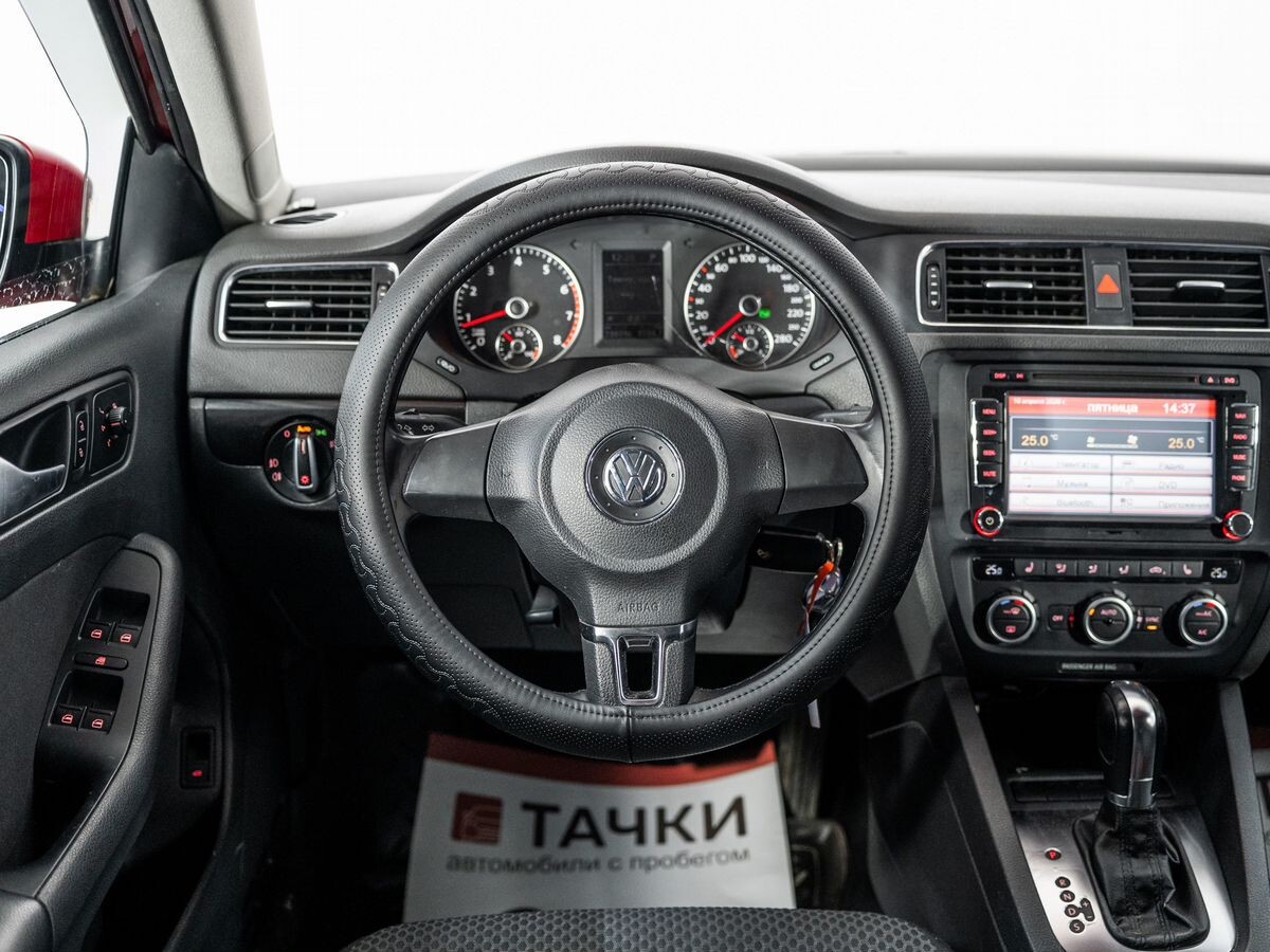 Volkswagen Jetta 2012 - фото автомобиля