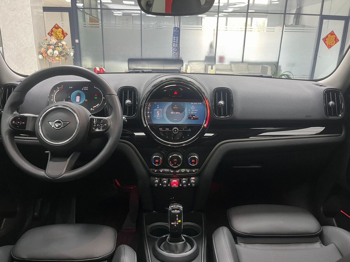 MINI Countryman 2023 - фото автомобиля