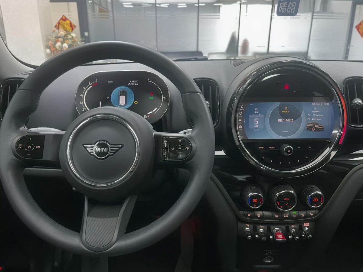 MINI Countryman 2023 - фото автомобиля