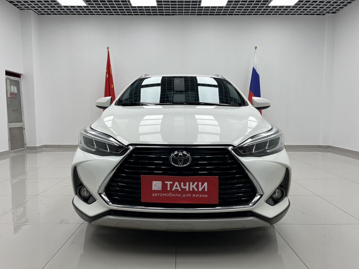 Toyota Yaris 2022 - фото автомобиля