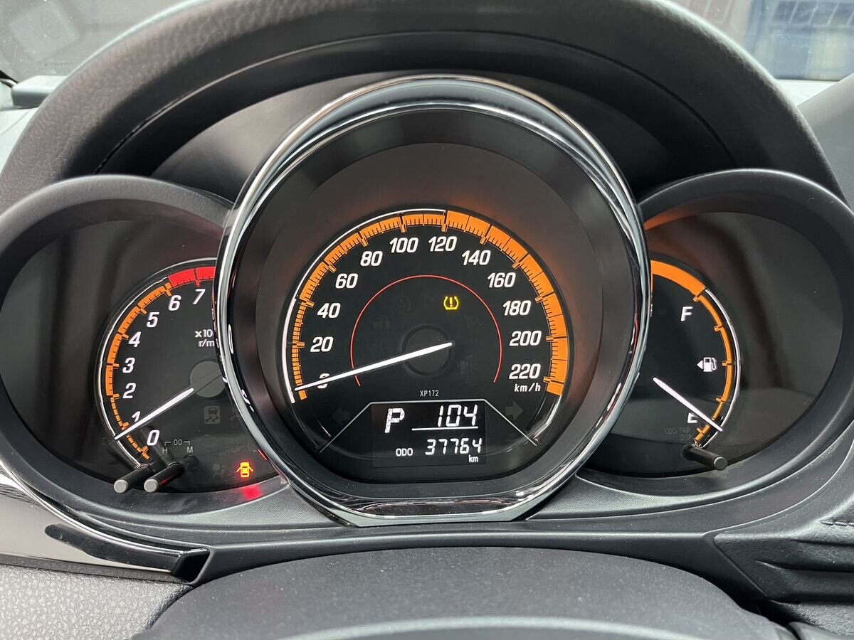 Toyota Yaris 2022 - фото автомобиля