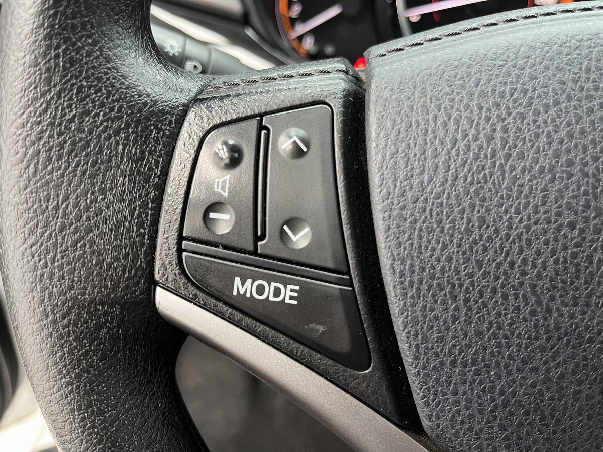 Toyota Yaris 2022 - фото автомобиля