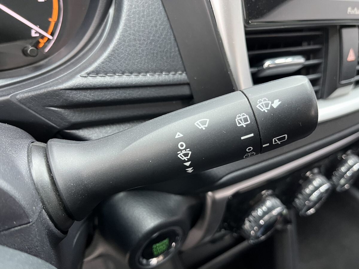 Toyota Yaris 2022 - фото автомобиля