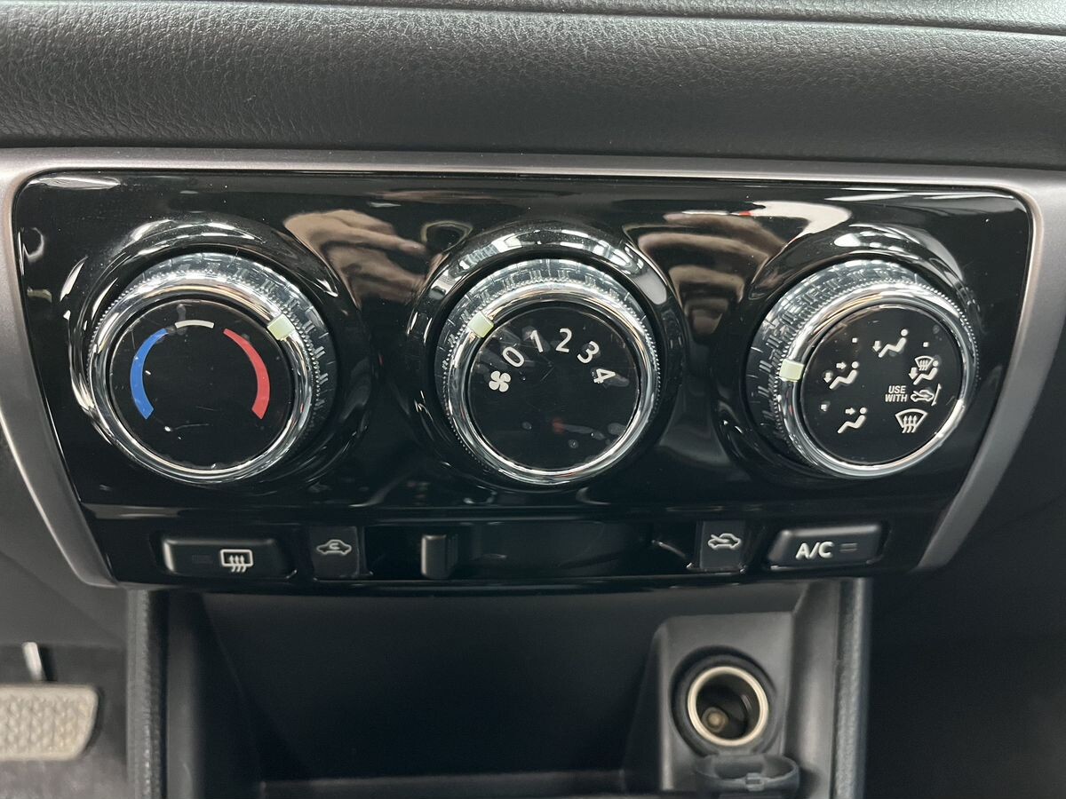 Toyota Yaris 2022 - фото автомобиля