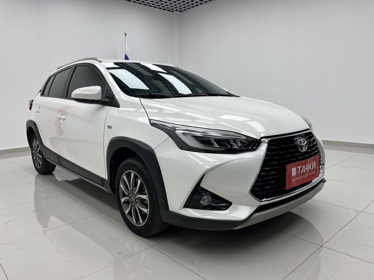 Toyota Yaris 2022 - фото автомобиля