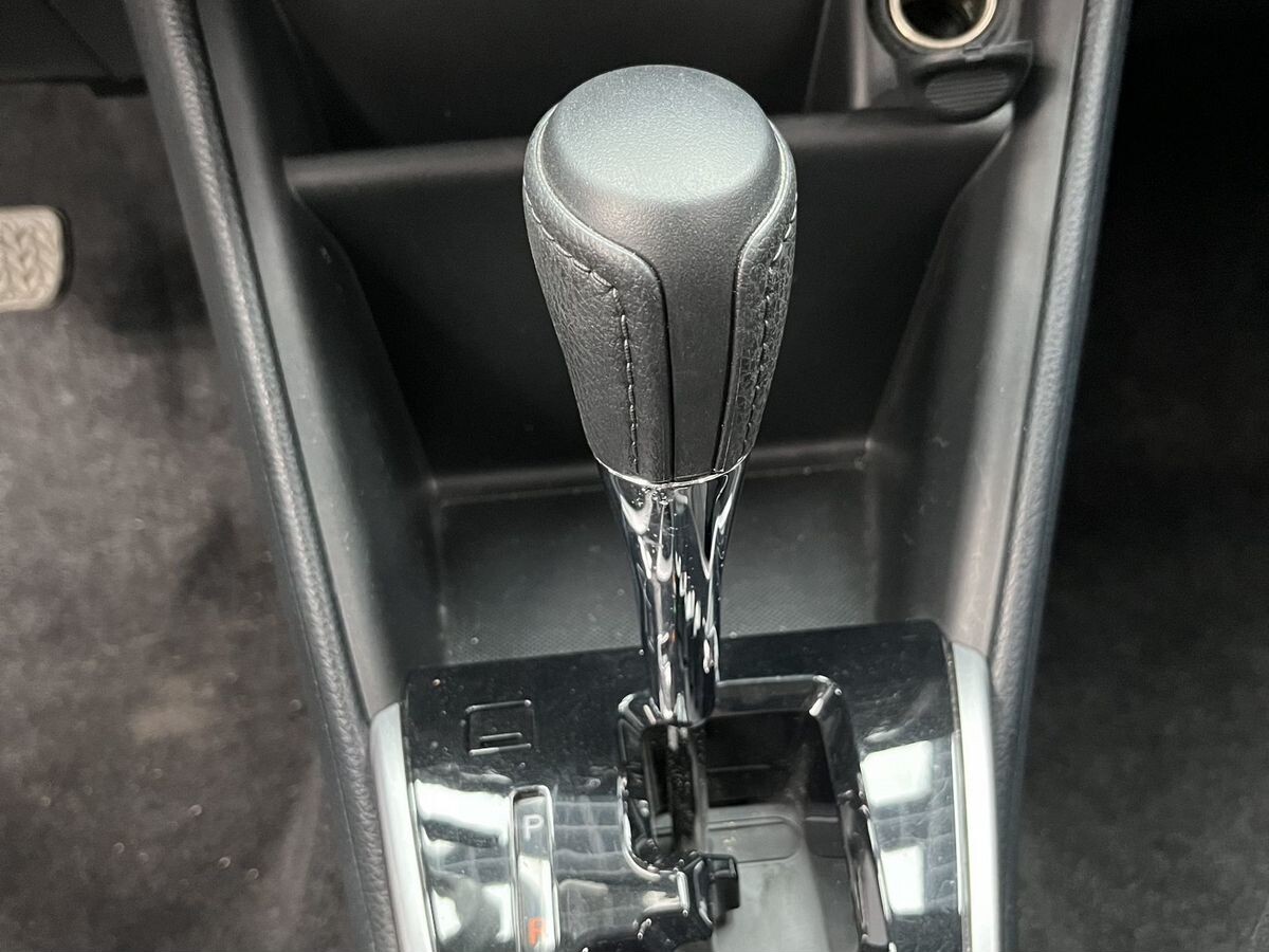 Toyota Yaris 2022 - фото автомобиля