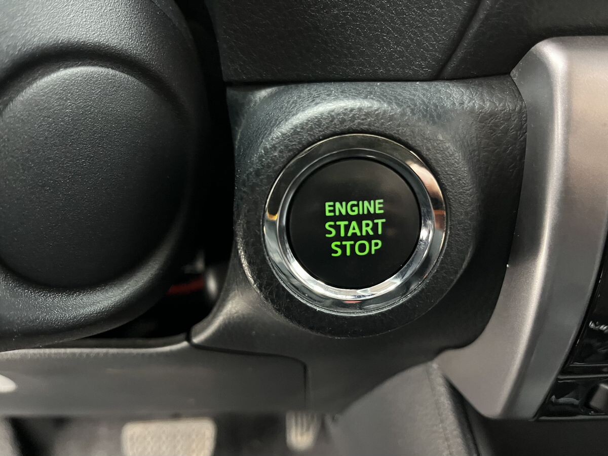 Toyota Yaris 2022 - фото автомобиля