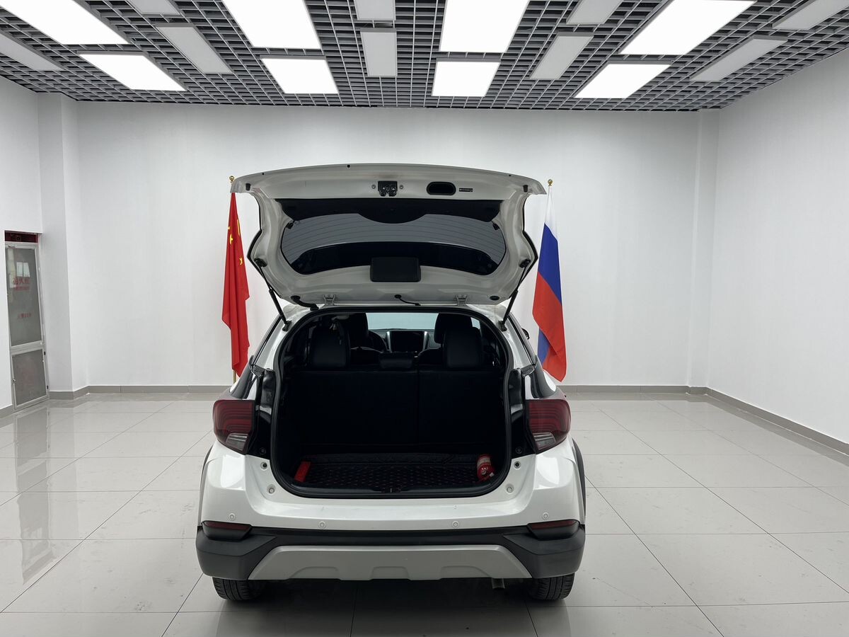 Toyota Yaris 2022 - фото автомобиля