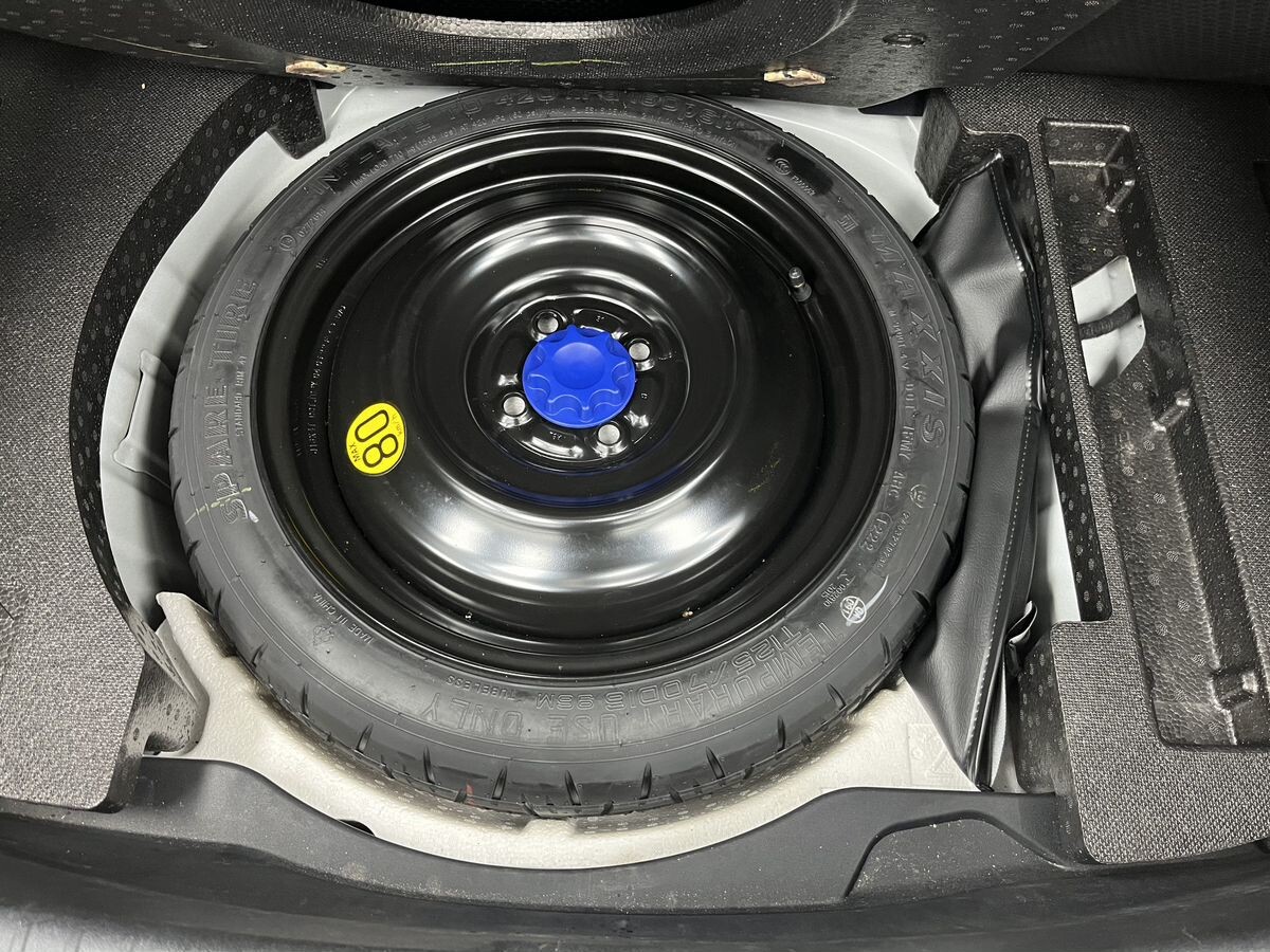 Toyota Yaris 2022 - фото автомобиля