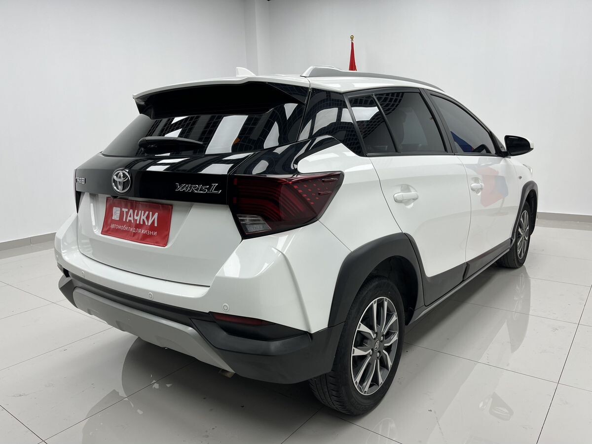 Toyota Yaris 2022 - фото автомобиля
