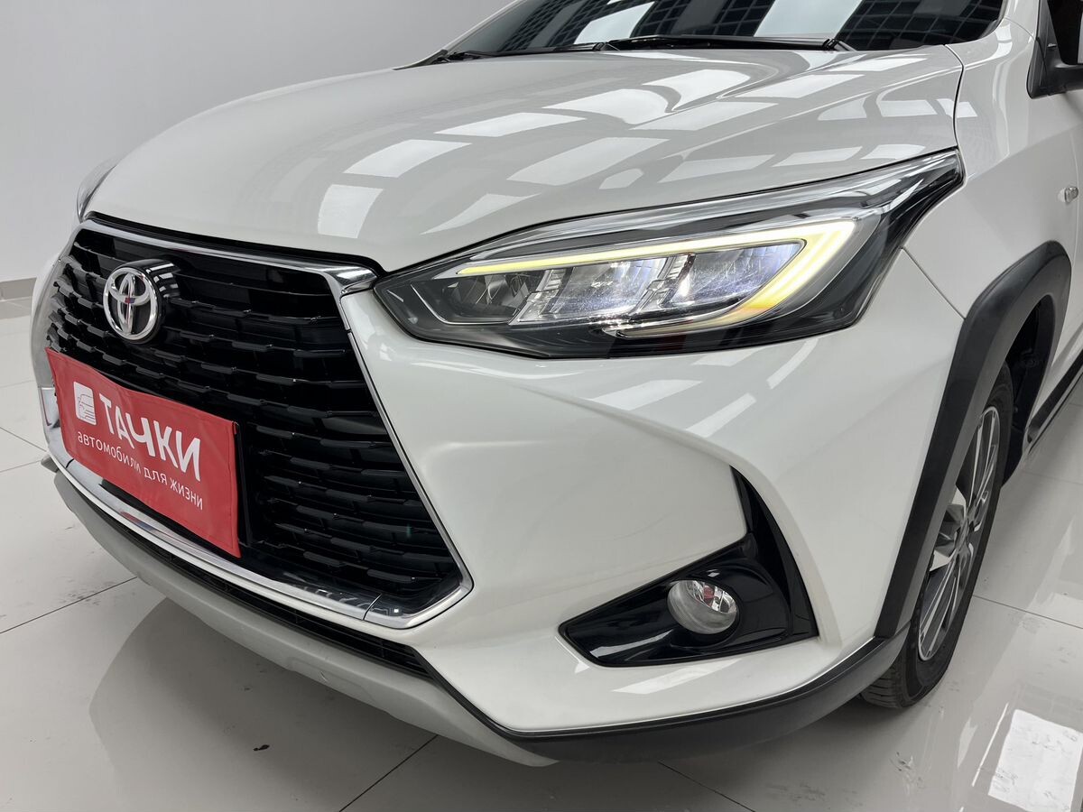 Toyota Yaris 2022 - фото автомобиля