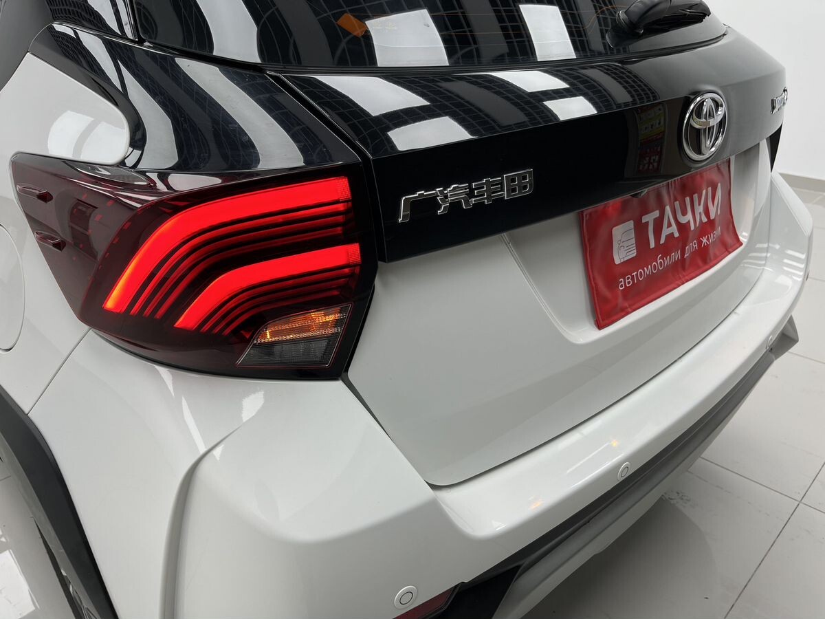 Toyota Yaris 2022 - фото автомобиля