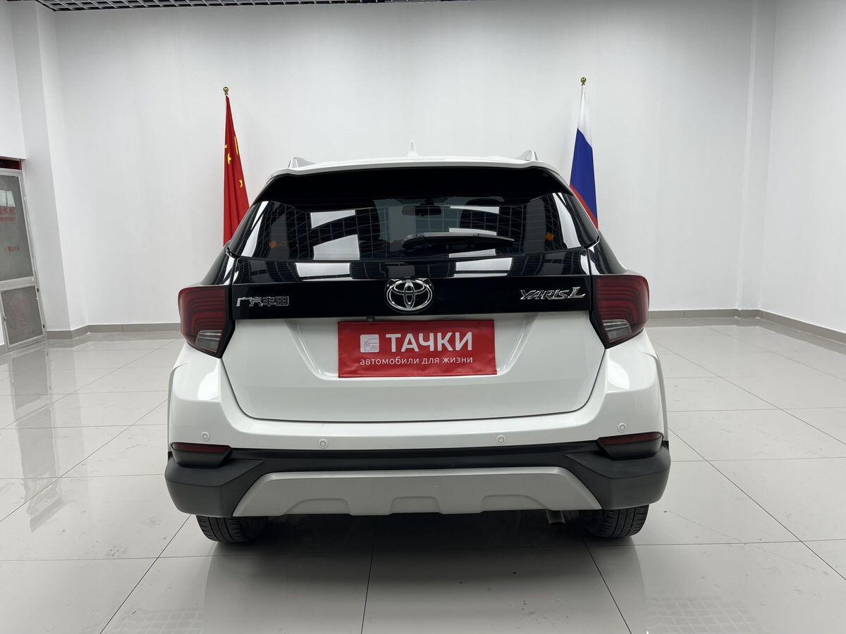 Toyota Yaris 2022 - фото автомобиля