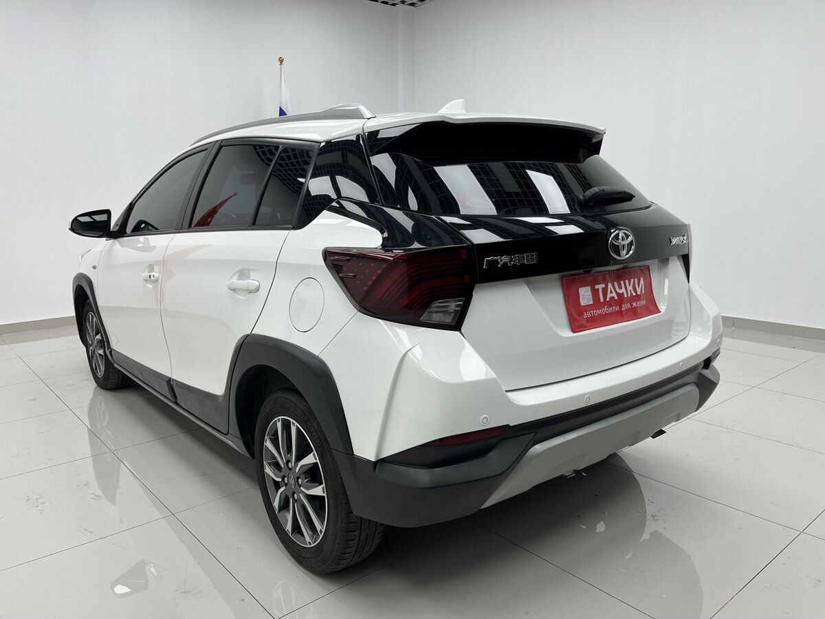 Toyota Yaris 2022 - фото автомобиля