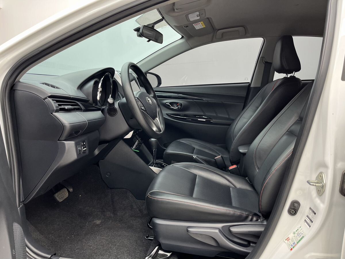 Toyota Yaris 2022 - фото автомобиля