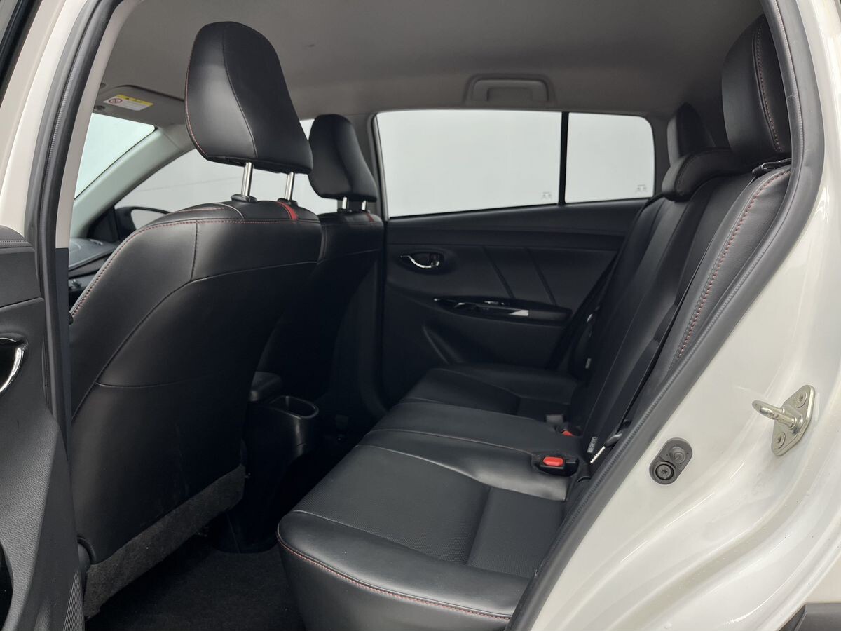 Toyota Yaris 2022 - фото автомобиля