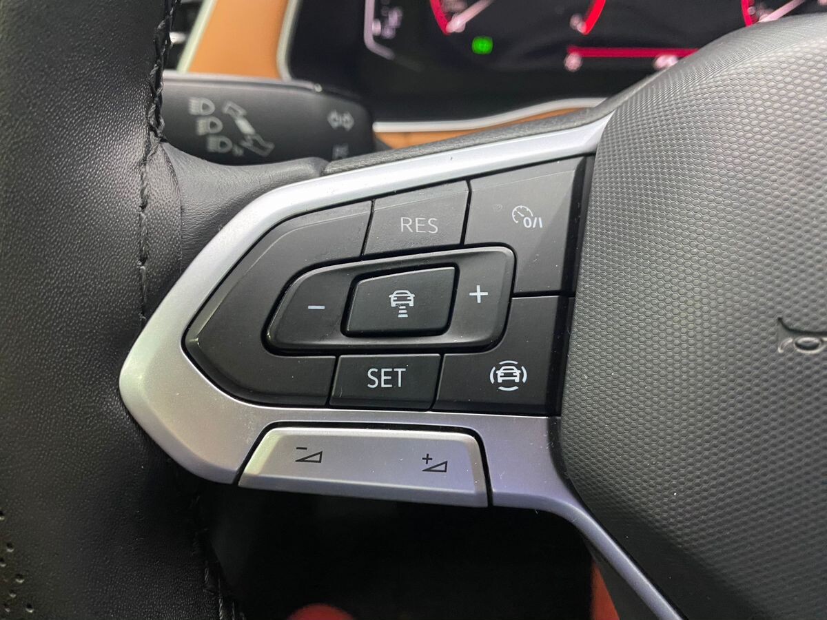 Volkswagen Bora 2023 - фото автомобиля