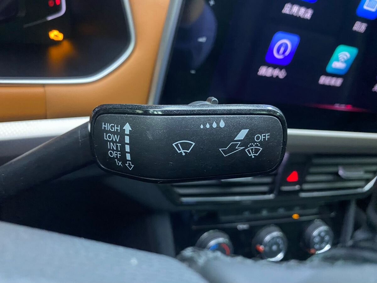 Volkswagen Bora 2023 - фото автомобиля