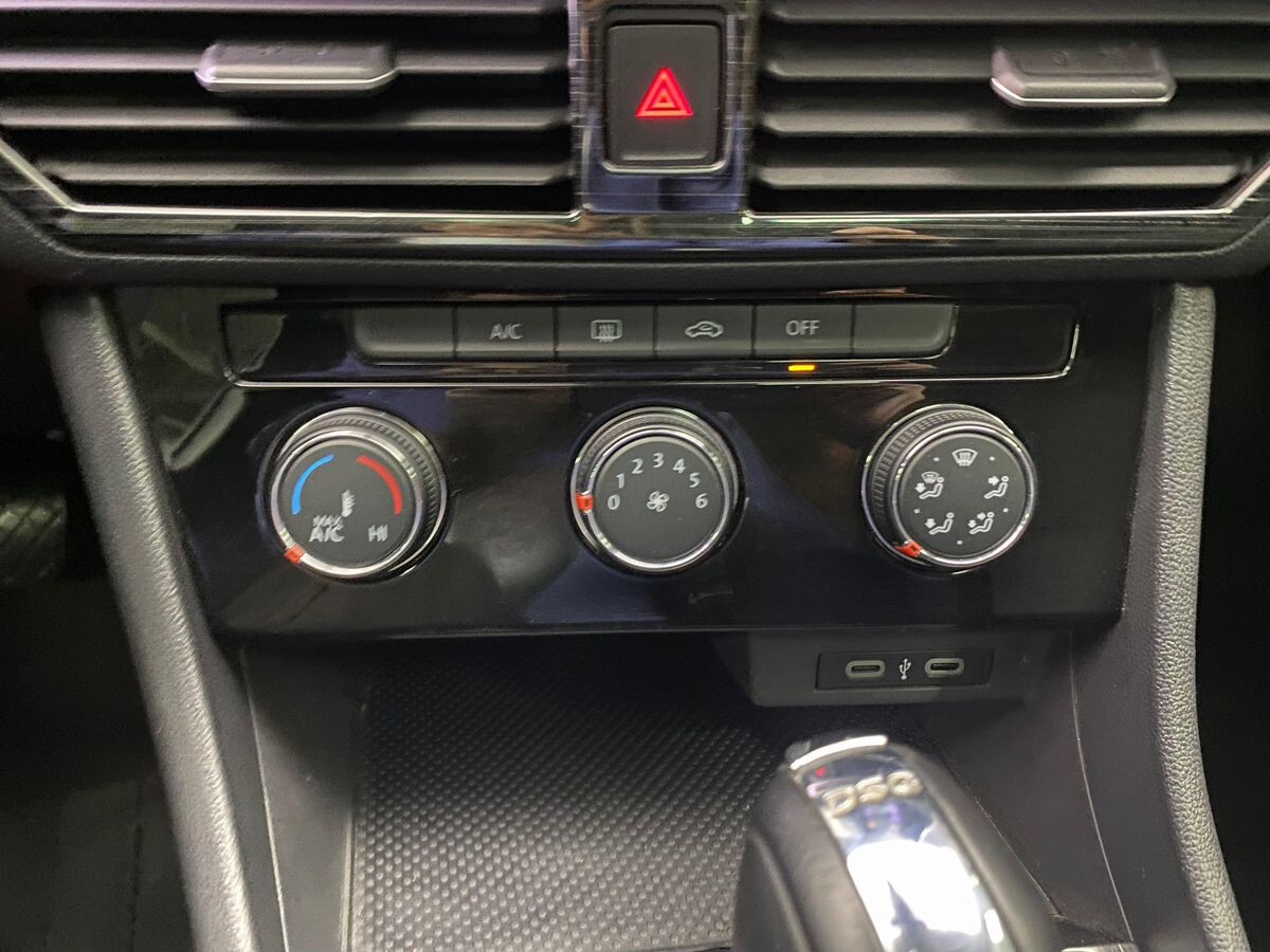 Volkswagen Bora 2023 - фото автомобиля