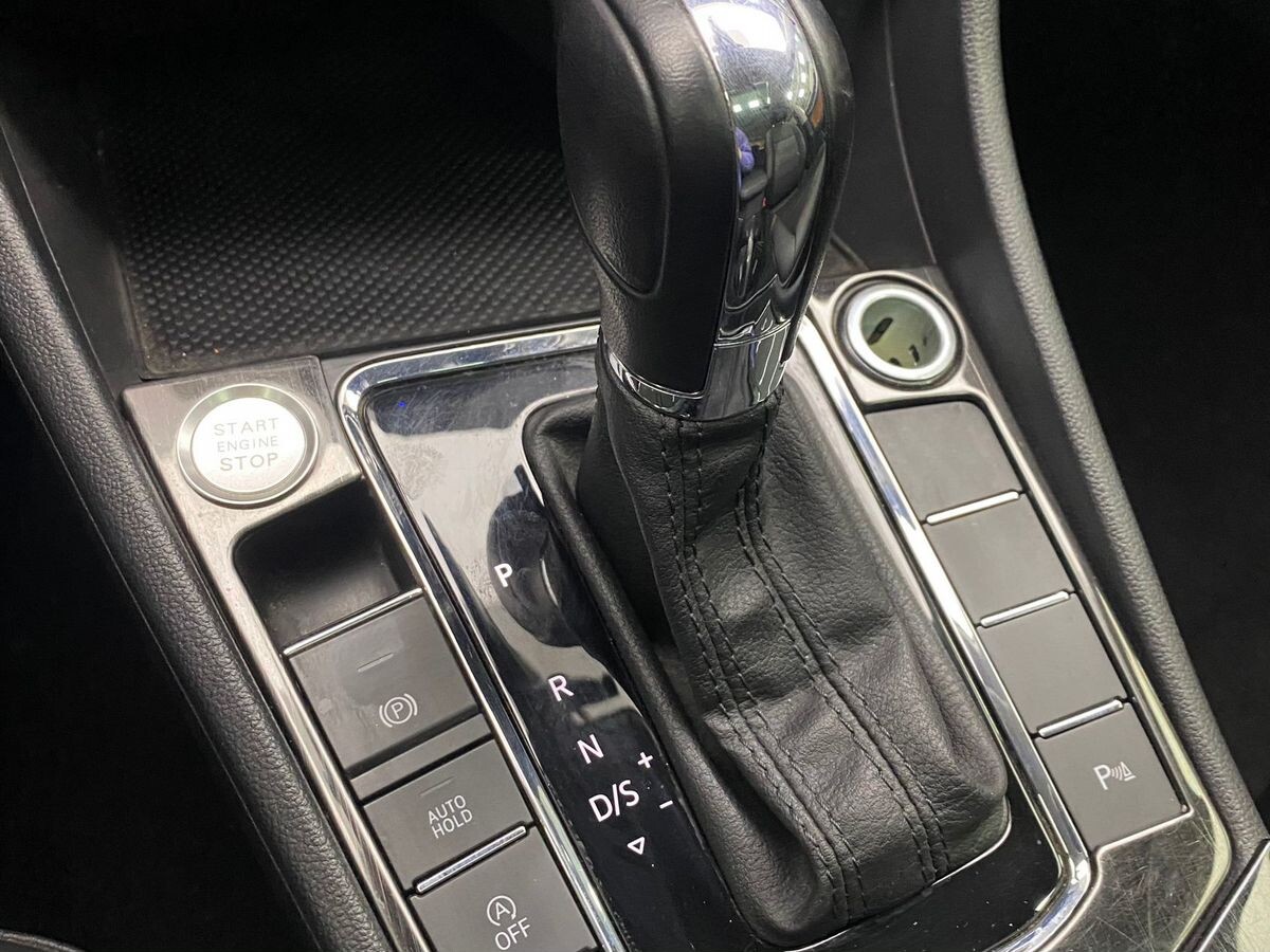 Volkswagen Bora 2023 - фото автомобиля