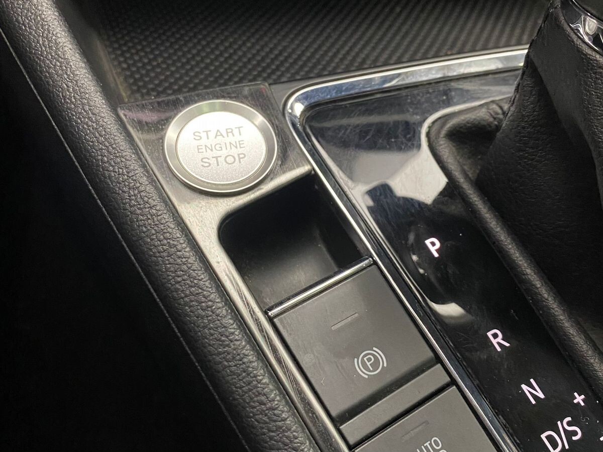 Volkswagen Bora 2023 - фото автомобиля