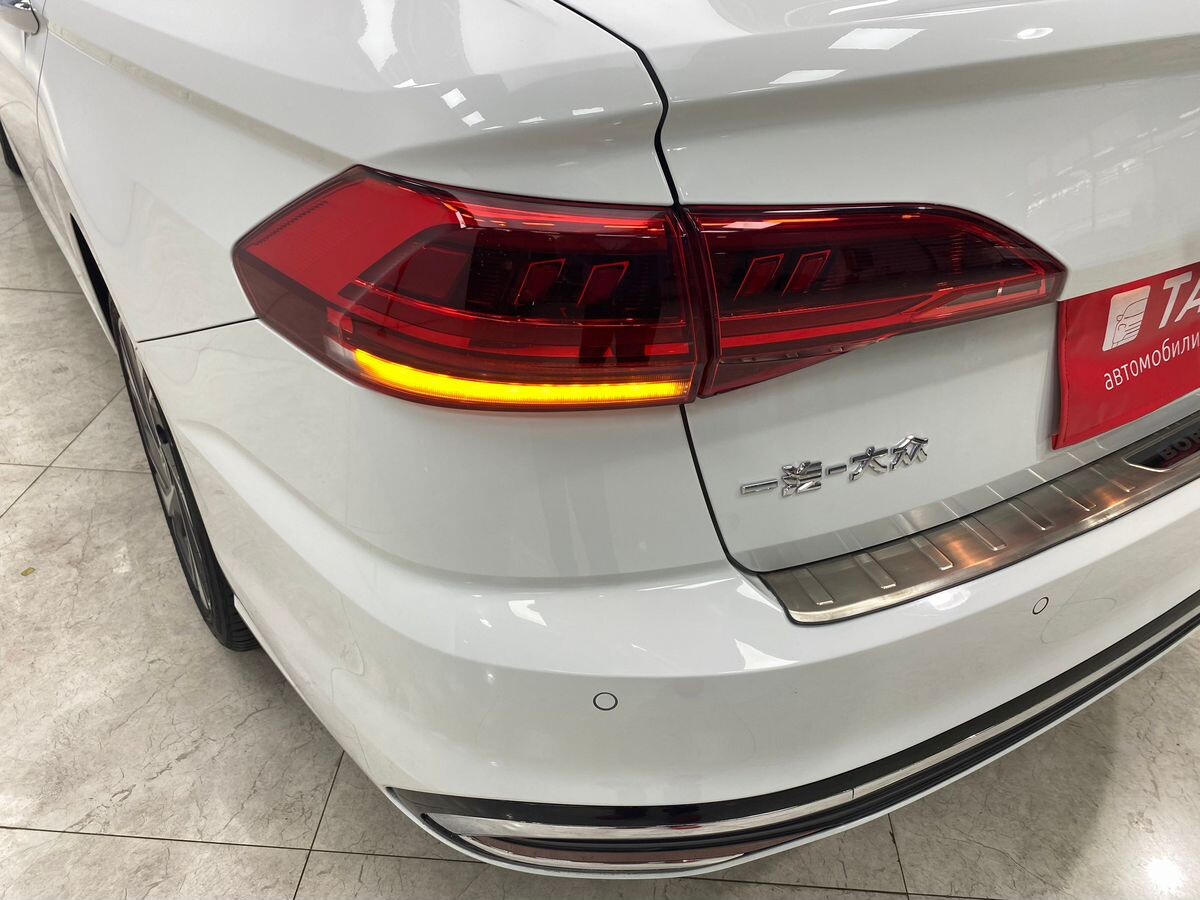 Volkswagen Bora 2023 - фото автомобиля