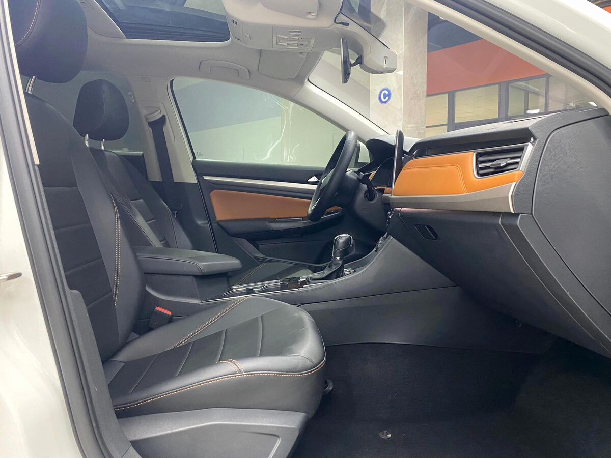 Volkswagen Bora 2023 - фото автомобиля