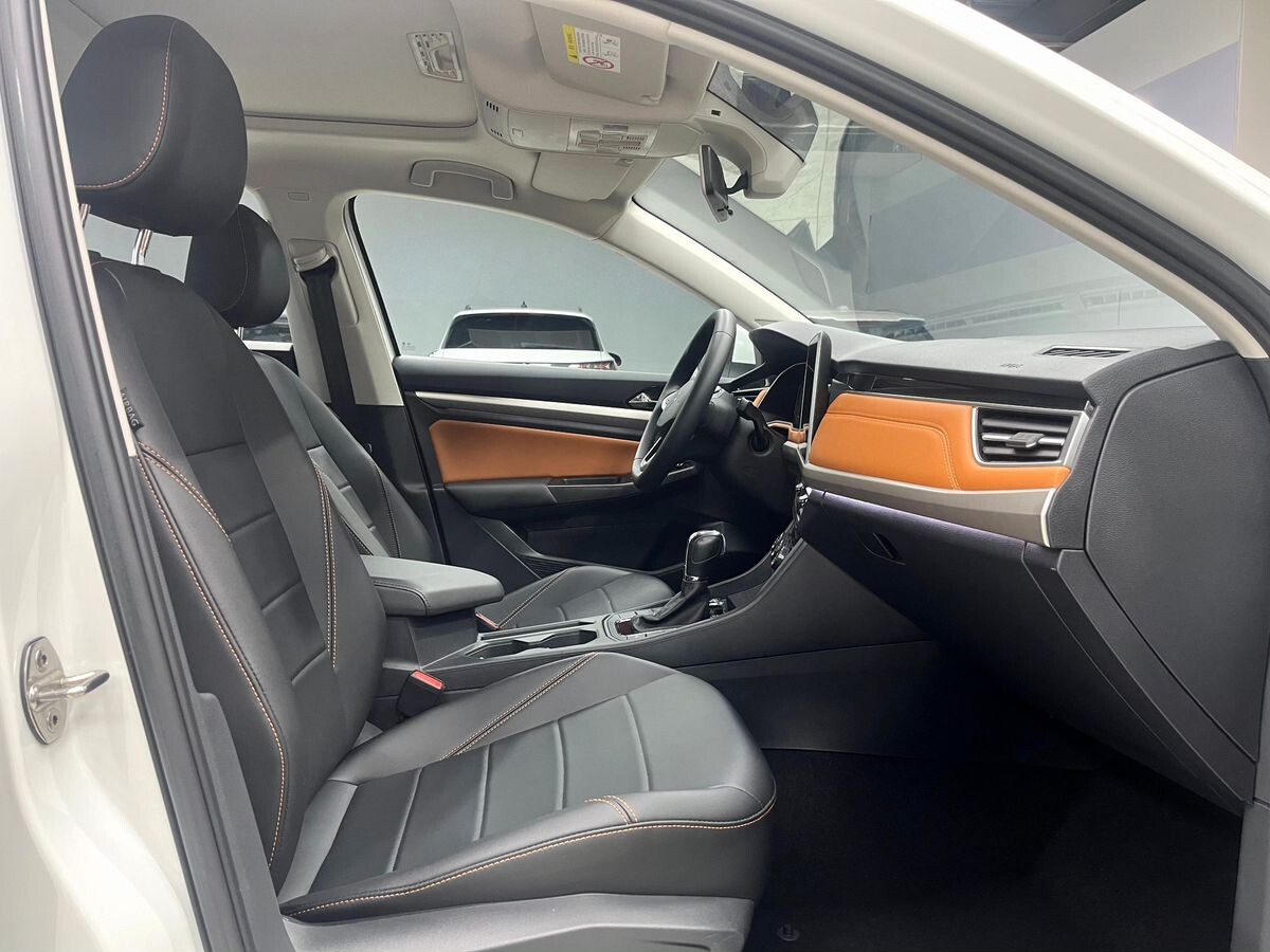 Volkswagen Bora 2023 - фото автомобиля