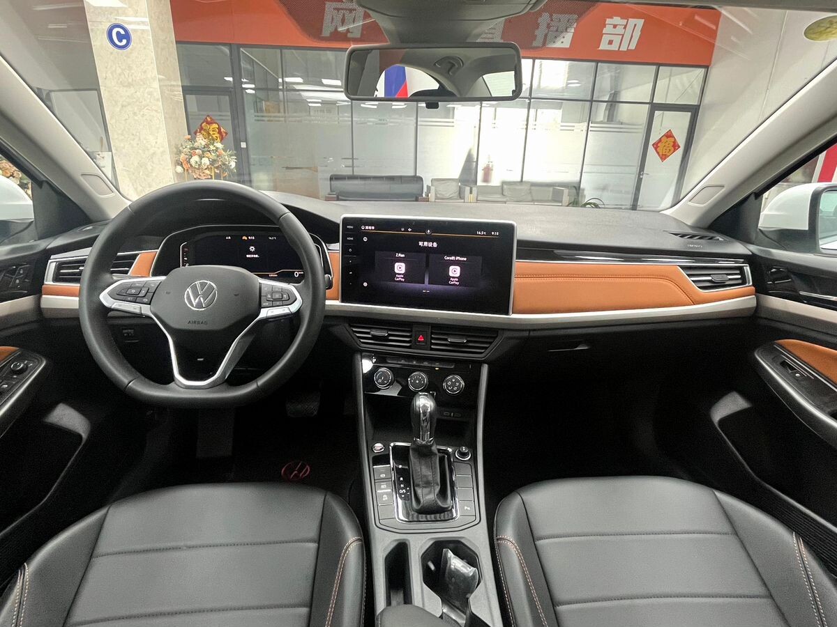 Volkswagen Bora 2023 - фото автомобиля