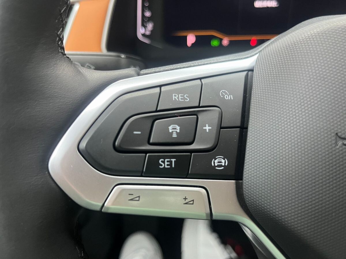 Volkswagen Bora 2023 - фото автомобиля