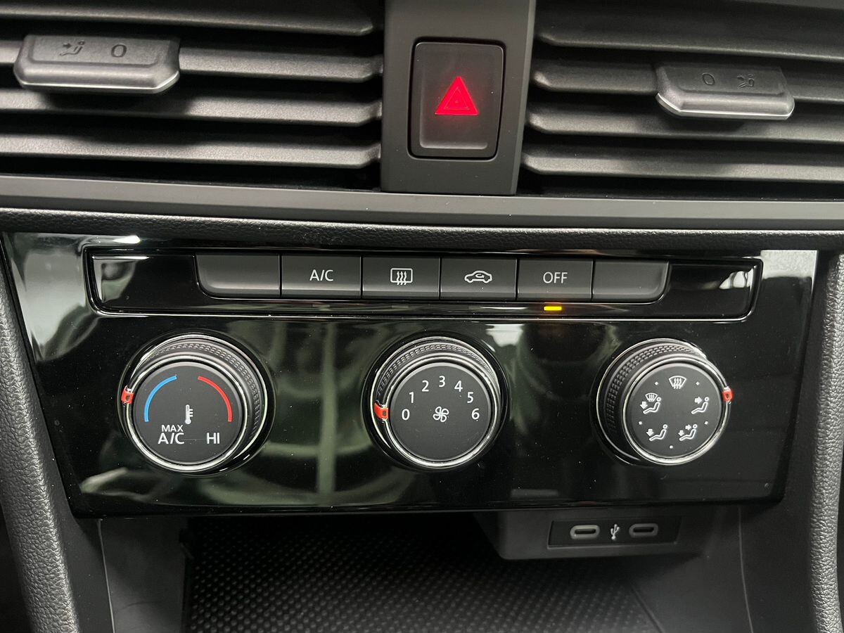 Volkswagen Bora 2023 - фото автомобиля