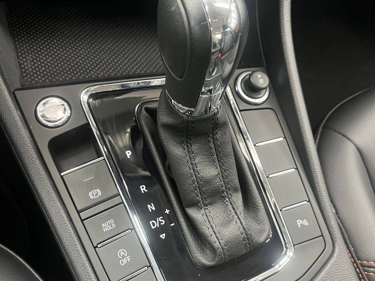 Volkswagen Bora 2023 - фото автомобиля