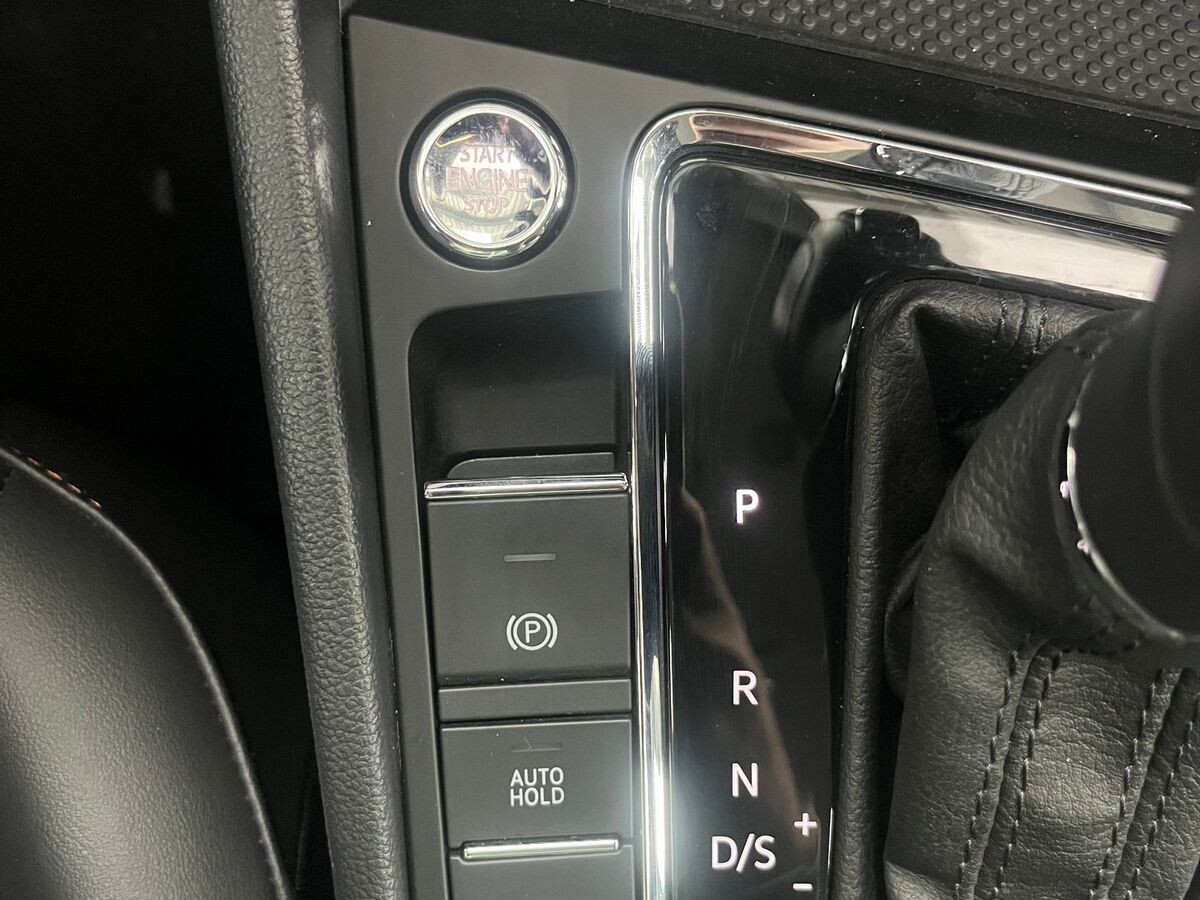 Volkswagen Bora 2023 - фото автомобиля