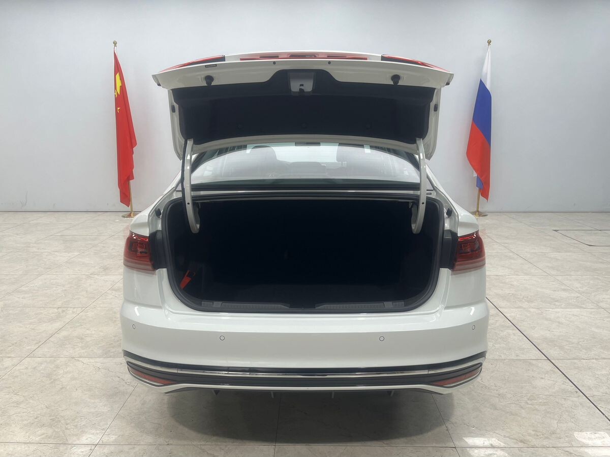 Volkswagen Bora 2023 - фото автомобиля