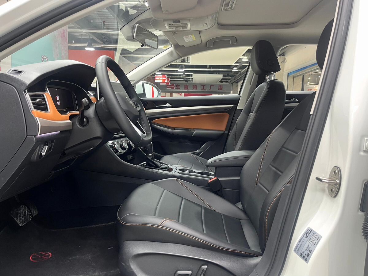 Volkswagen Bora 2023 - фото автомобиля