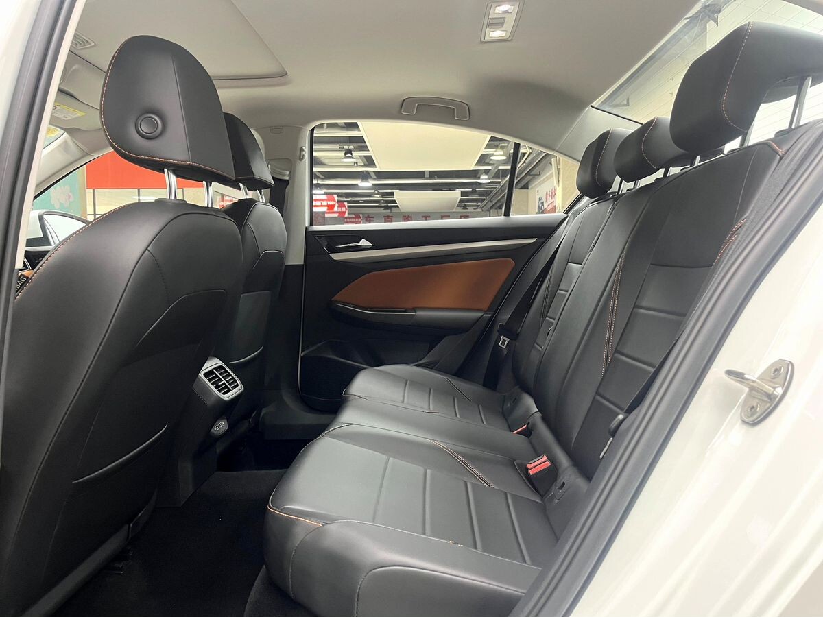 Volkswagen Bora 2023 - фото автомобиля