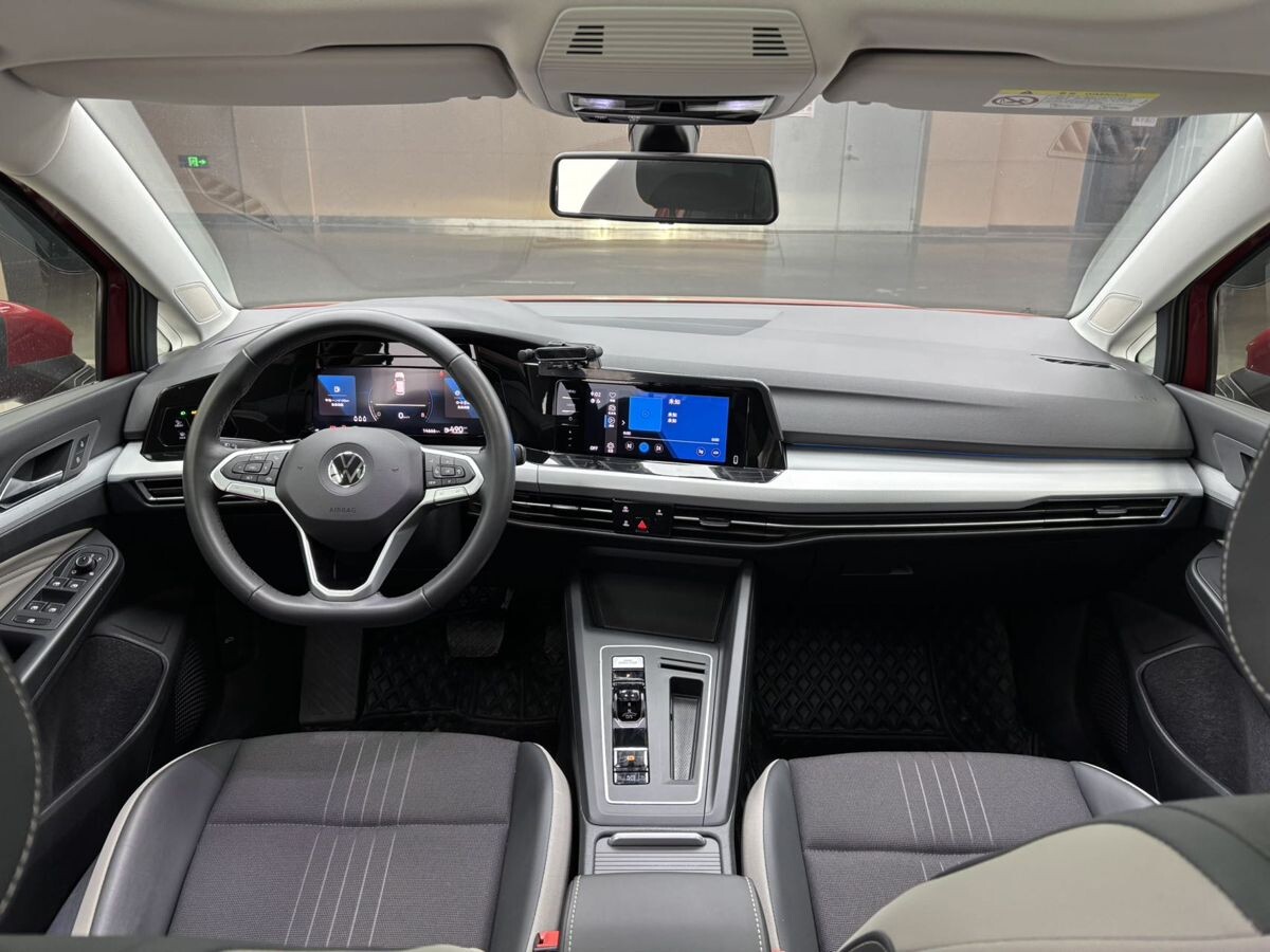 Volkswagen Golf 2023 - фото автомобиля