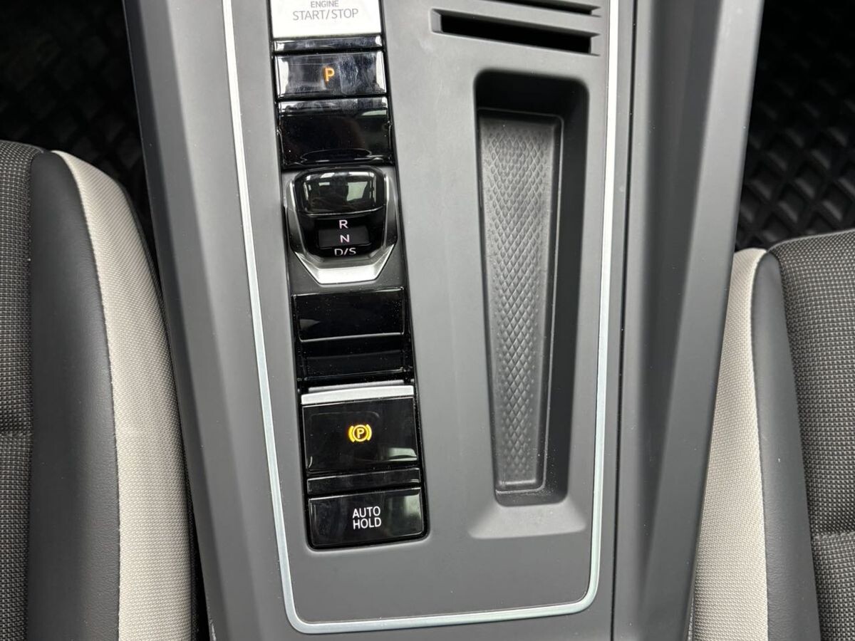 Volkswagen Golf 2023 - фото автомобиля