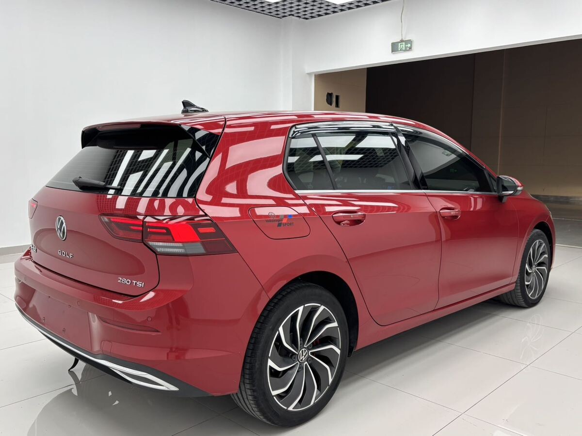 Volkswagen Golf 2023 - фото автомобиля