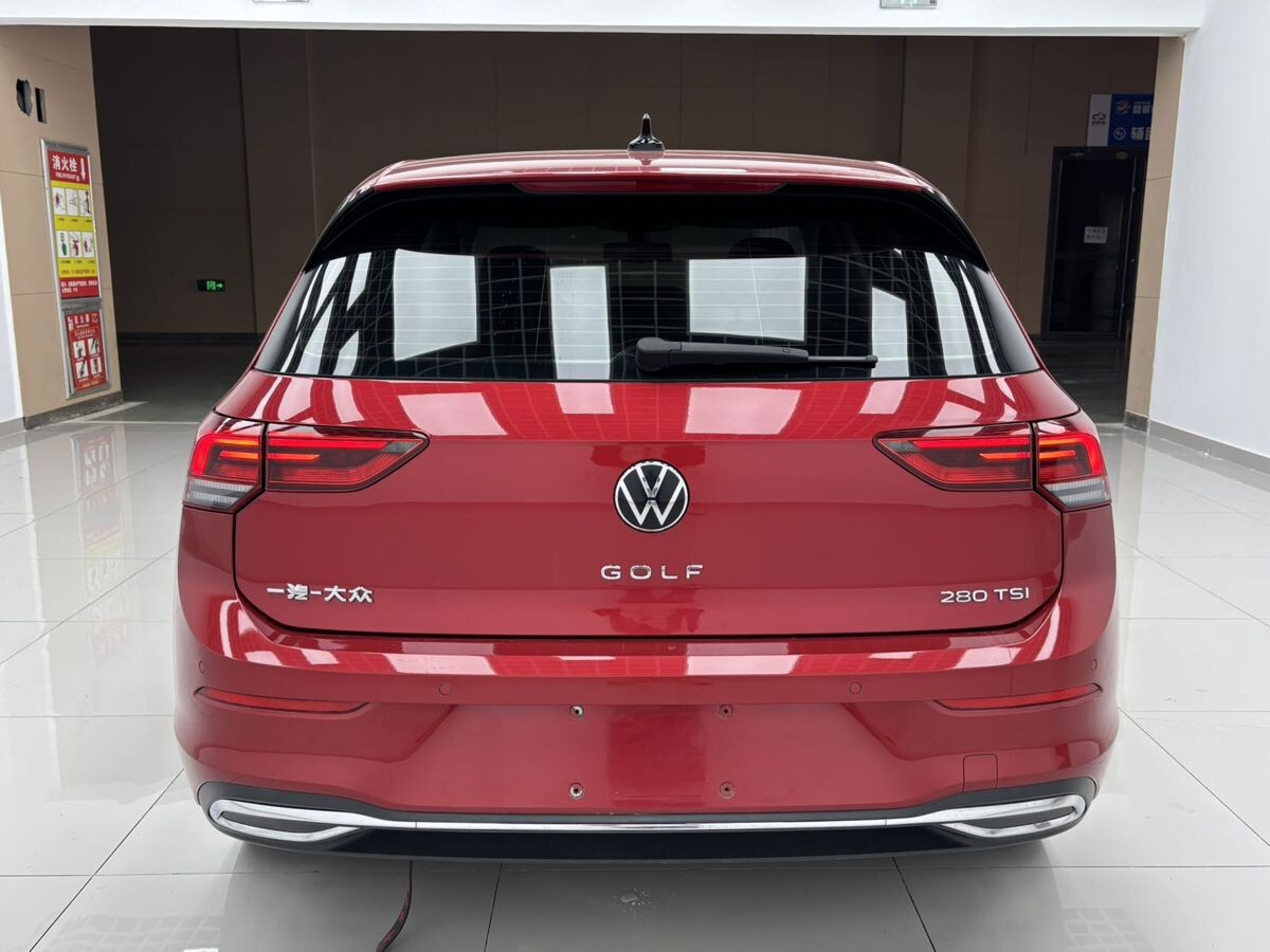 Volkswagen Golf 2023 - фото автомобиля