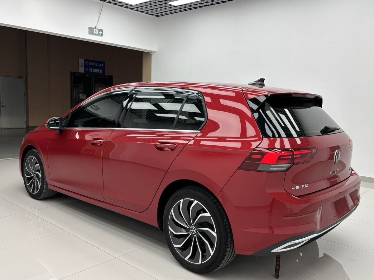 Volkswagen Golf 2023 - фото автомобиля