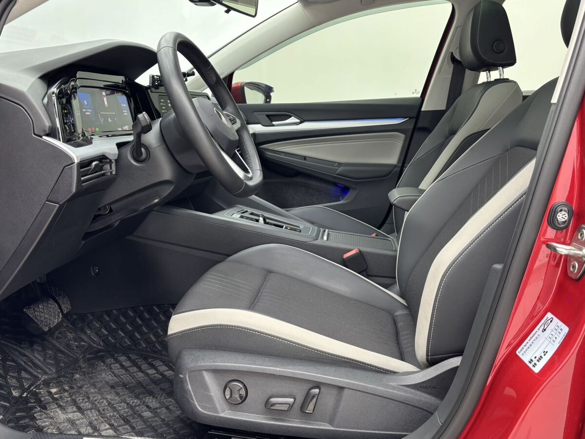 Volkswagen Golf 2023 - фото автомобиля