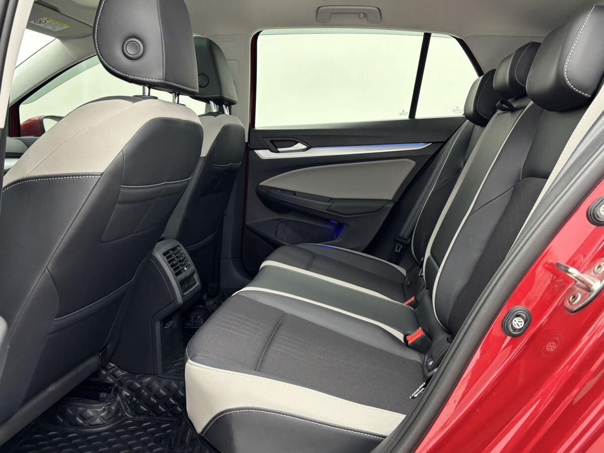 Volkswagen Golf 2023 - фото автомобиля