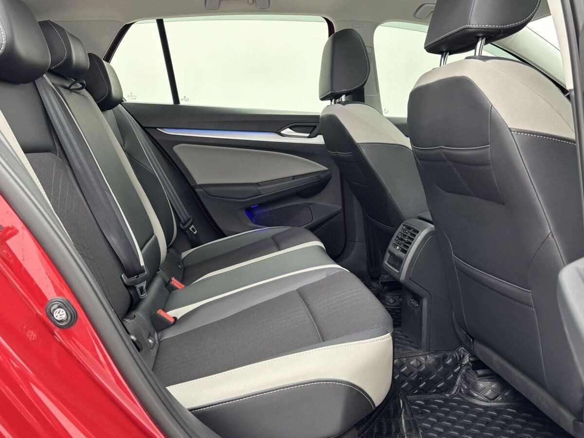 Volkswagen Golf 2023 - фото автомобиля