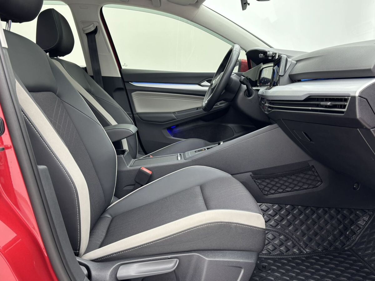 Volkswagen Golf 2023 - фото автомобиля