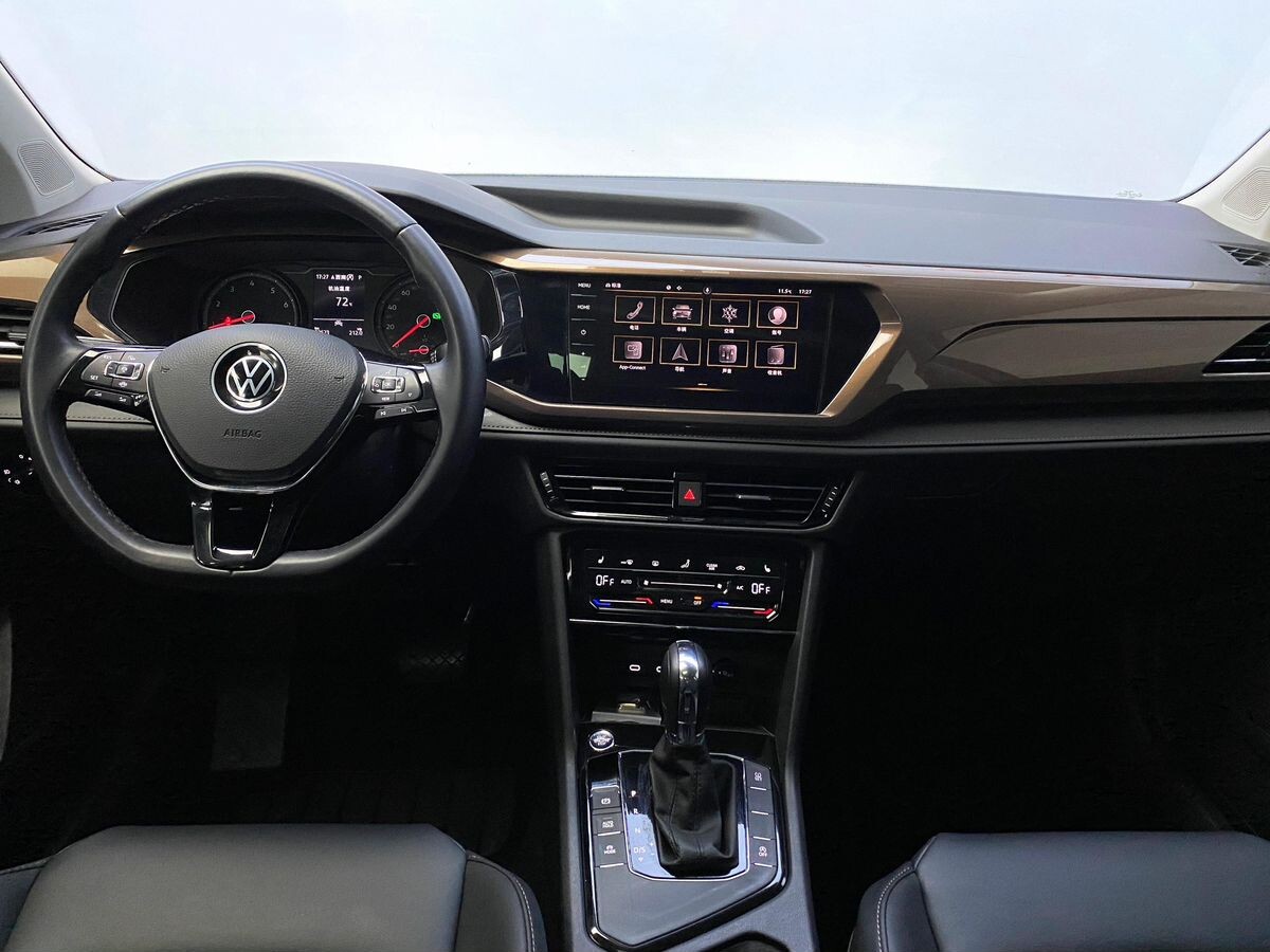 Volkswagen Tharu 2021 - фото автомобиля