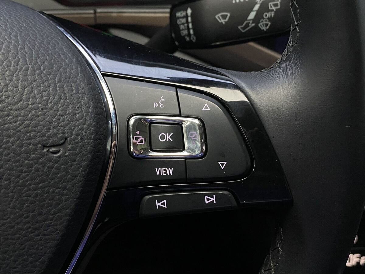 Volkswagen Tharu 2021 - фото автомобиля